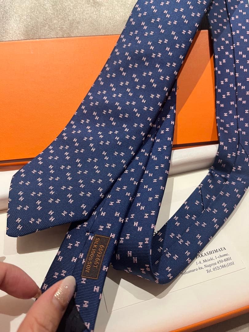 HERMES 箱と購入証明書付きです。ネイビー シルク ネクタイ