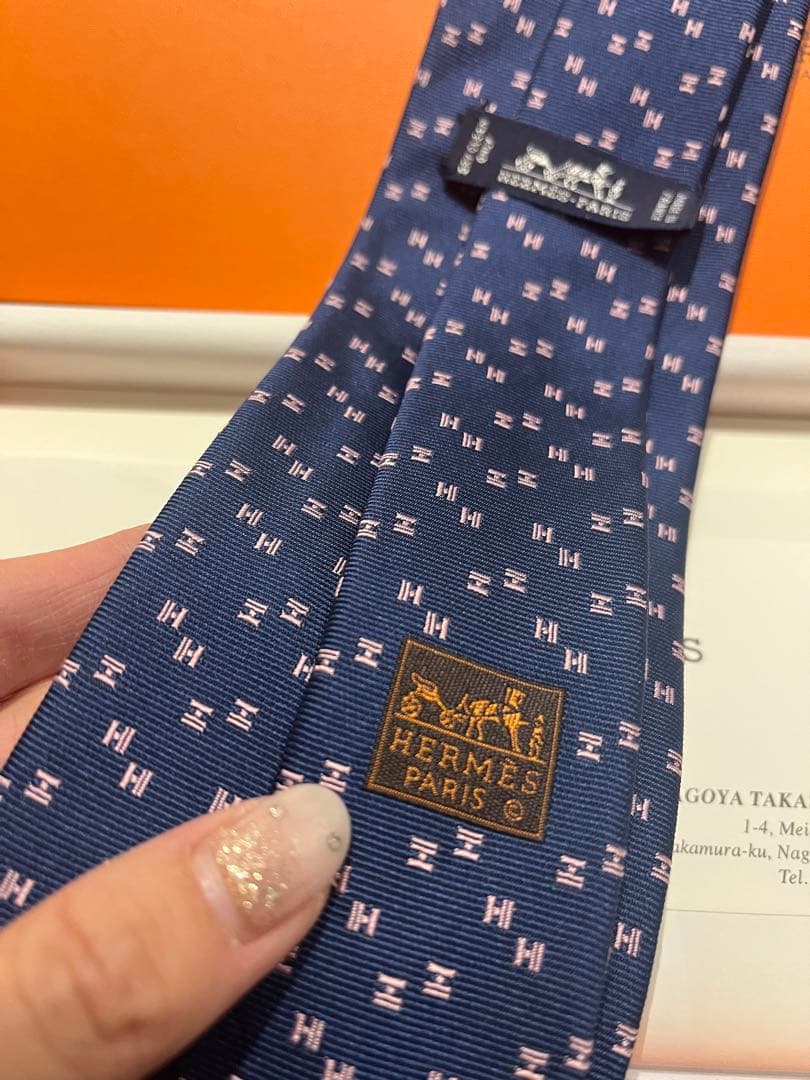 HERMES 箱と購入証明書付きです。ネイビー シルク ネクタイ