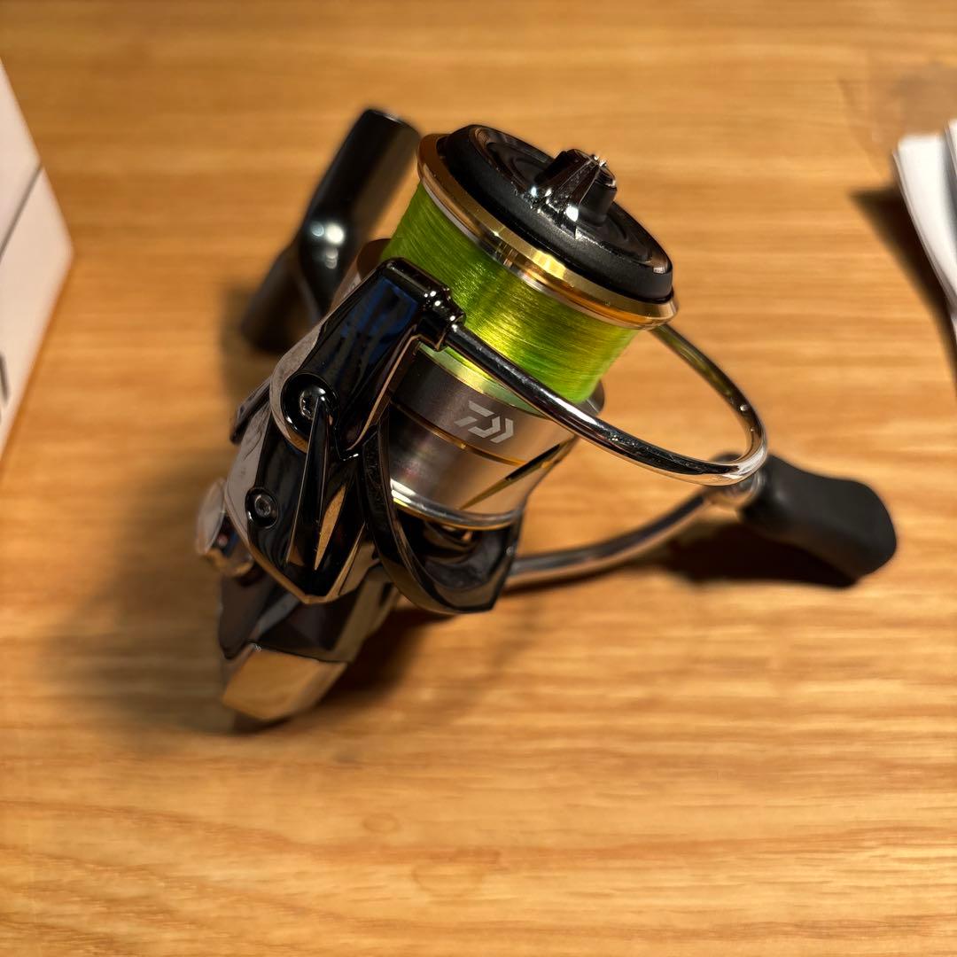 値下げ！DAIWA 20LUVIAS FC LT2000S スピニングリール