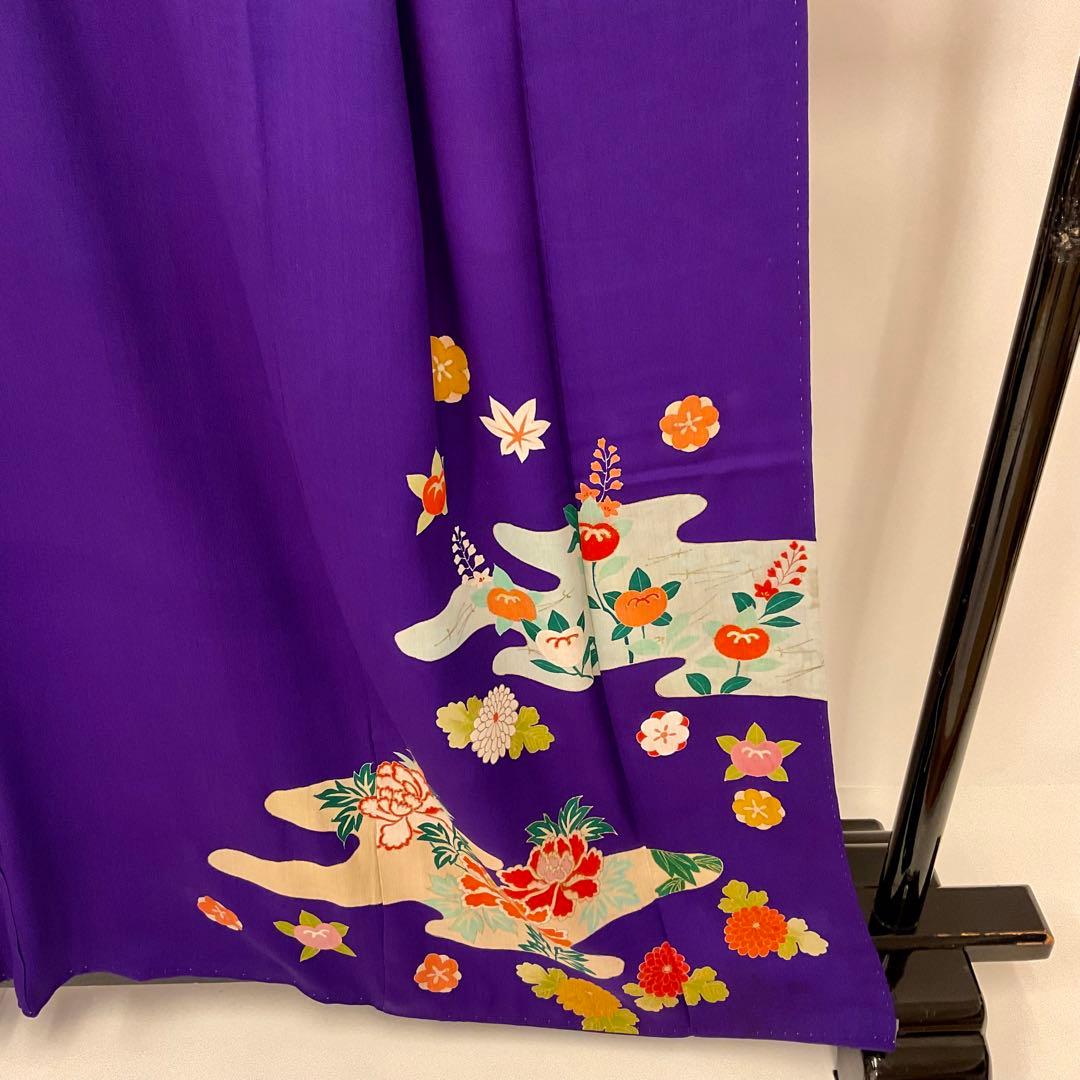 アンティーク　紫色に四季折々の花が艶やかな訪問着