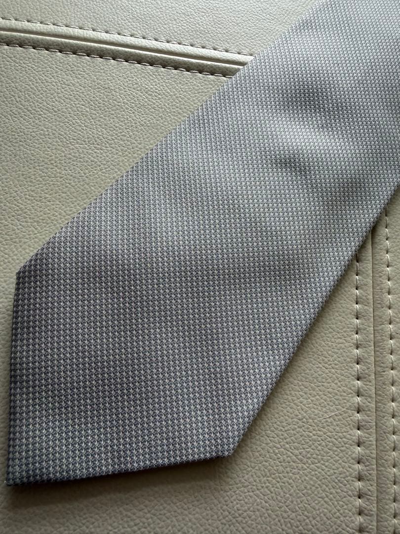 【極美品】エルメス HERMES ネクタイ シルク フランス製 ライトグレー