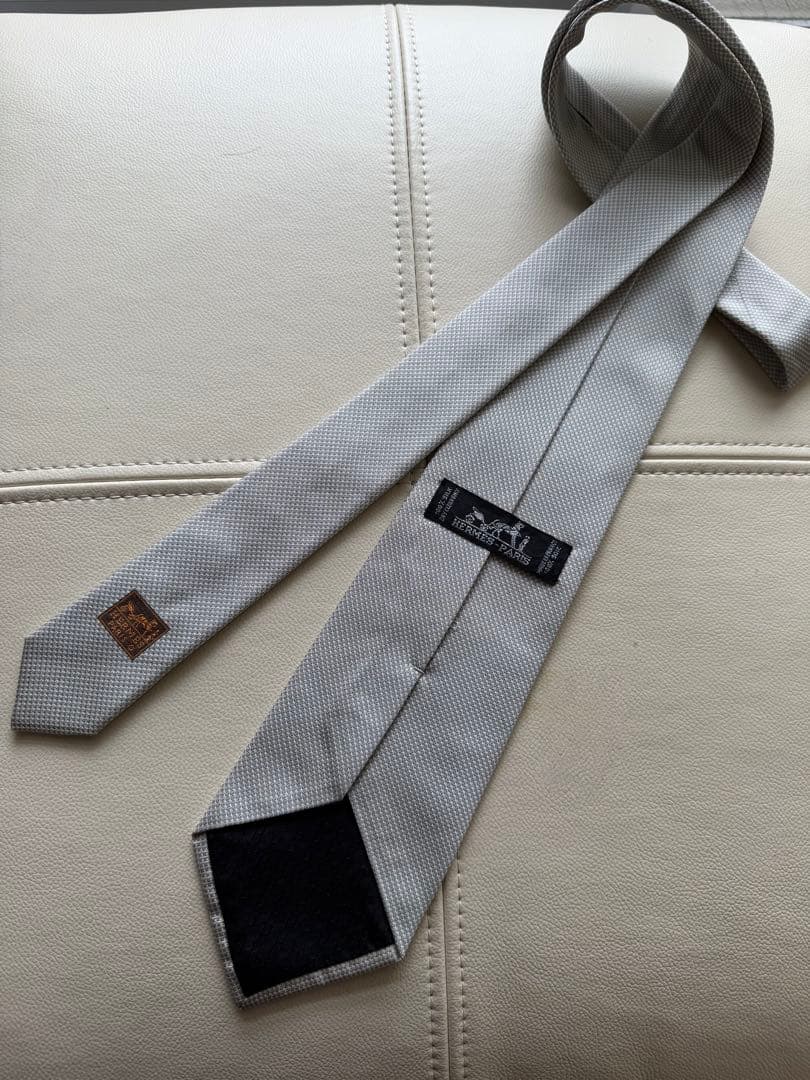 【極美品】エルメス HERMES ネクタイ シルク フランス製 ライトグレー