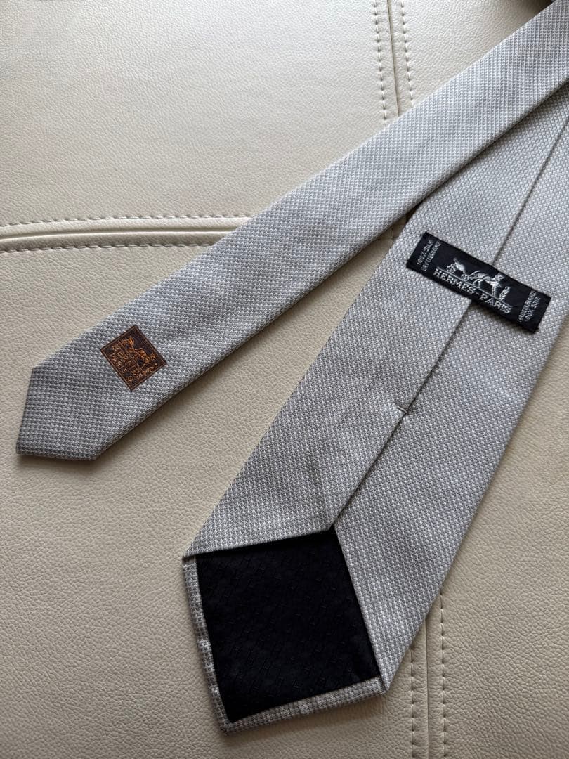 【極美品】エルメス HERMES ネクタイ シルク フランス製 ライトグレー