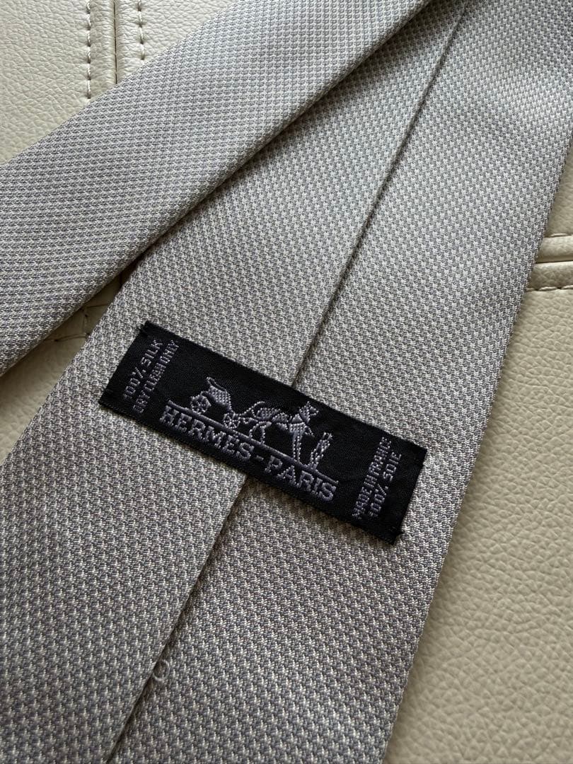 【極美品】エルメス HERMES ネクタイ シルク フランス製 ライトグレー