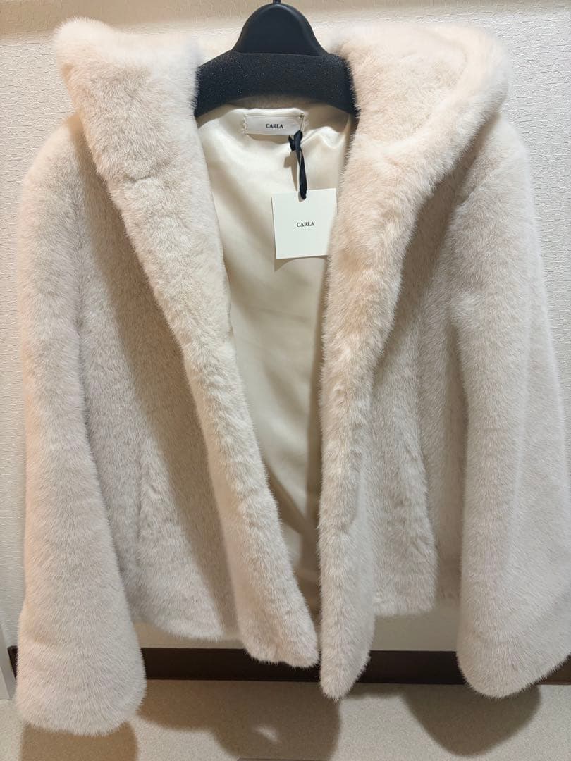 新品未使用品CALRA エコファーフードコート　ホワイト