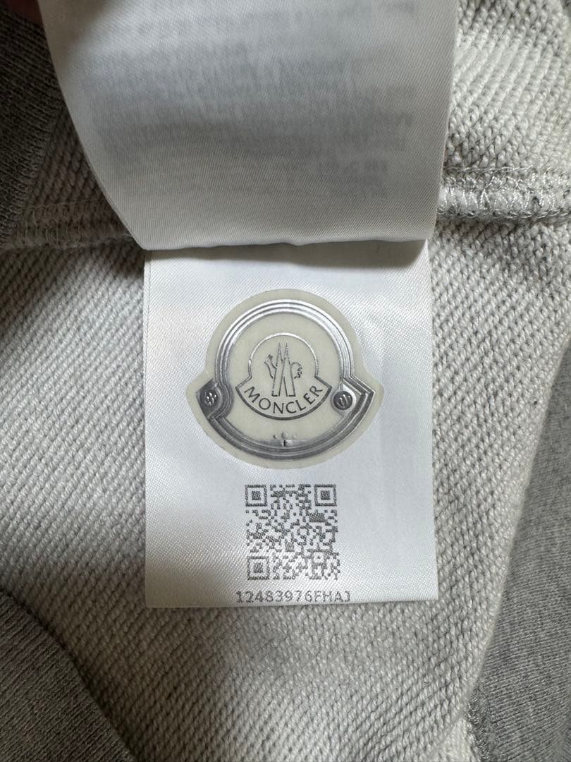 MONCLER スマイリーロゴ グレー トレーナー