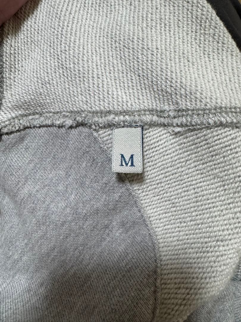 MONCLER スマイリーロゴ グレー トレーナー