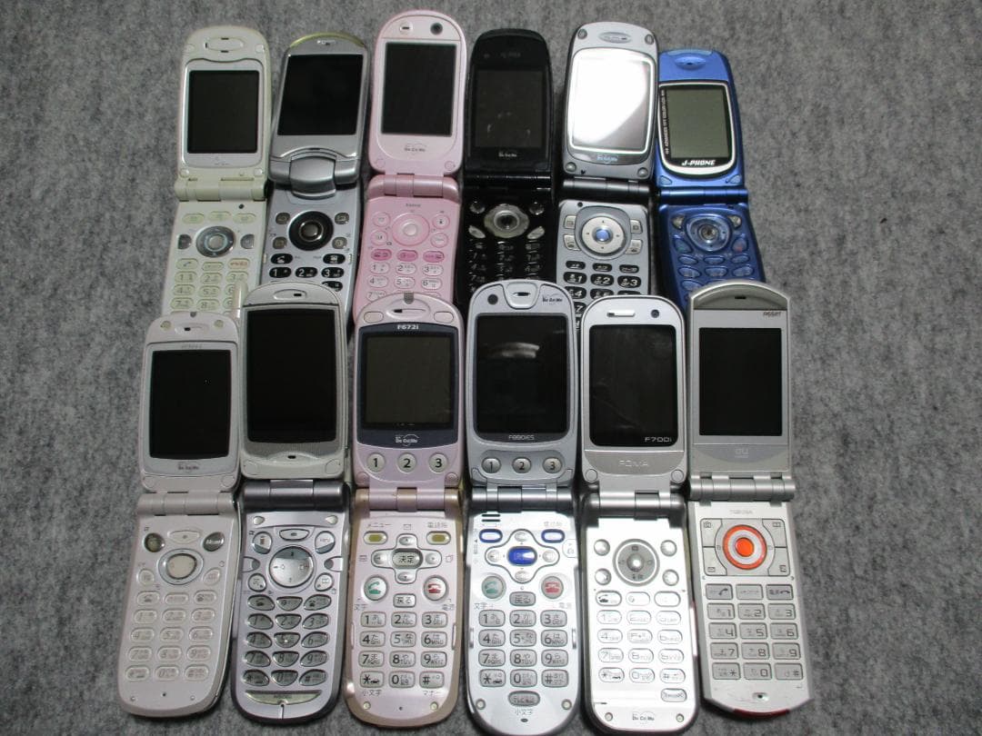 携帯電話 49台　ガラケー