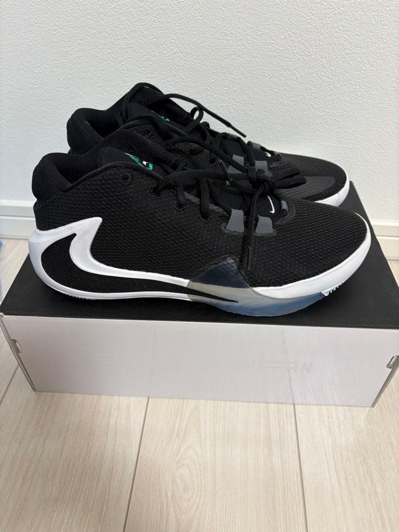 シューズ(男性用) NIKE FREAK 1