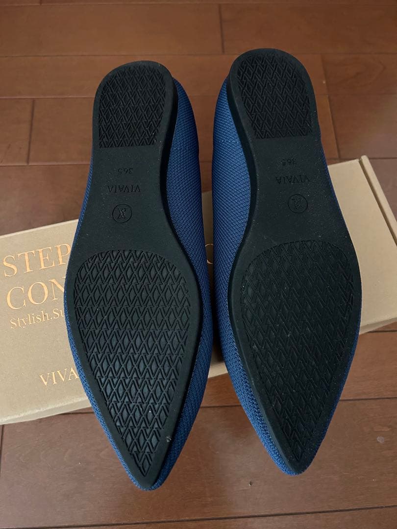 VIVAIA ［Aria 5°] ポインテッドトゥ フラットシューズ ブルー