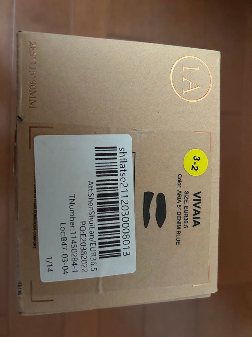 VIVAIA ［Aria 5°] ポインテッドトゥ フラットシューズ ブルー