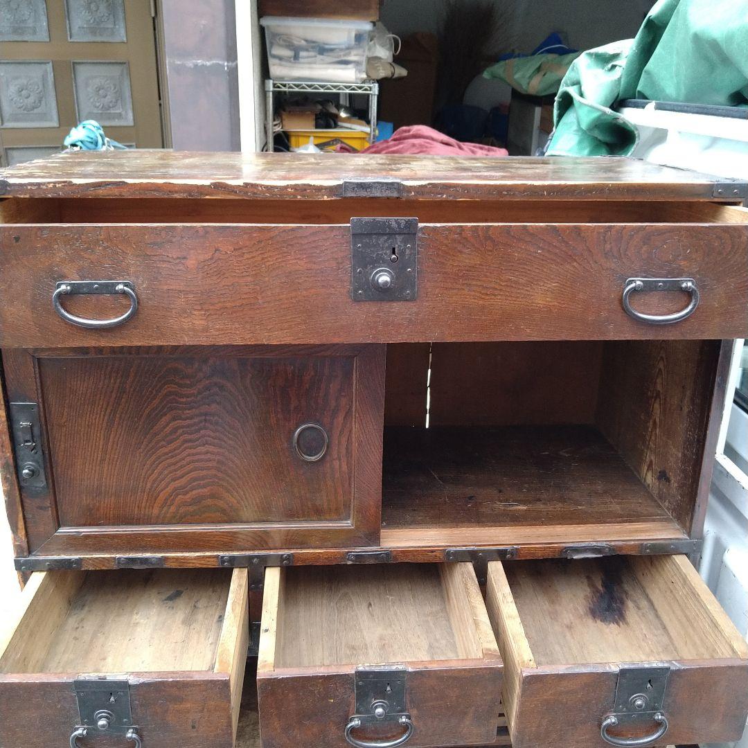 伝統的な日本の木製箪笥