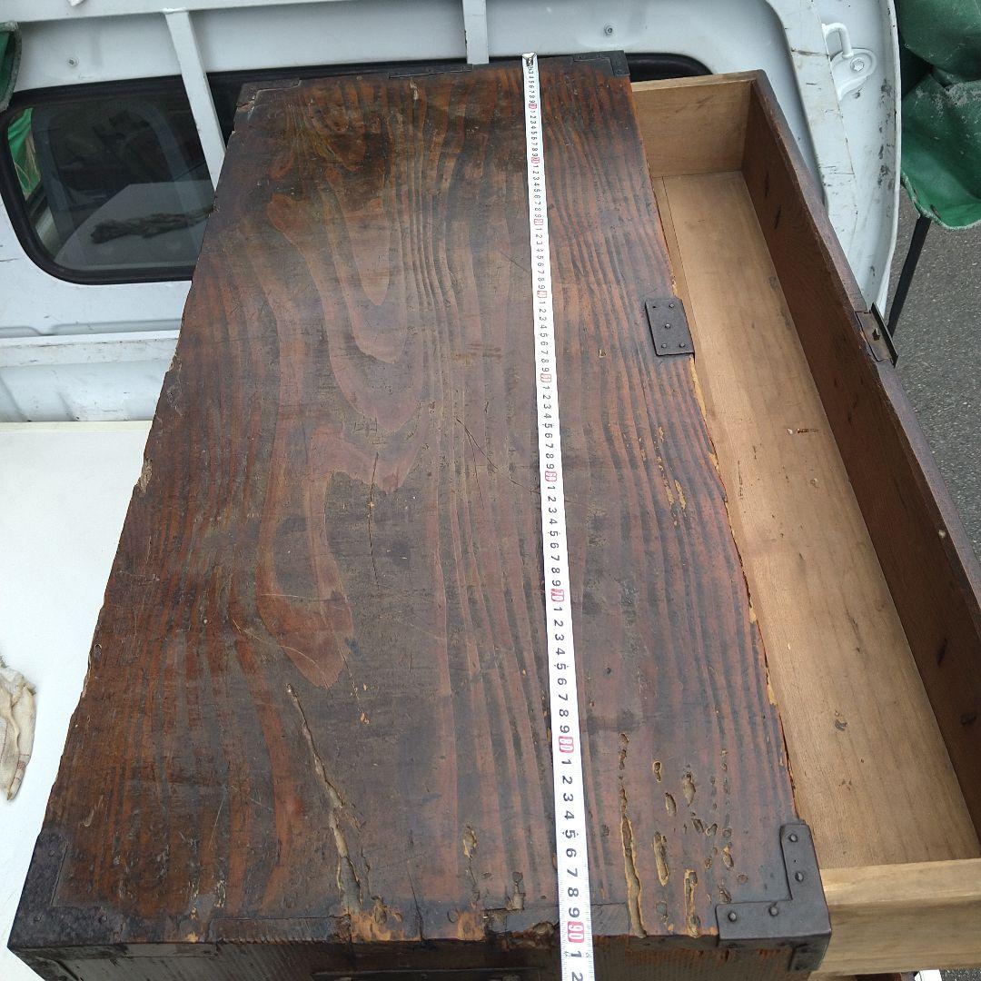 伝統的な日本の木製箪笥