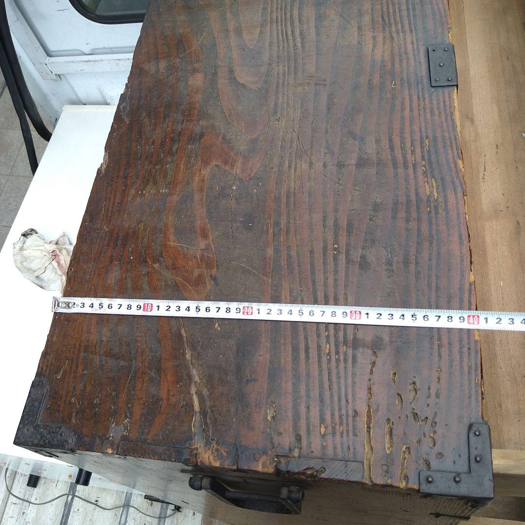 伝統的な日本の木製箪笥