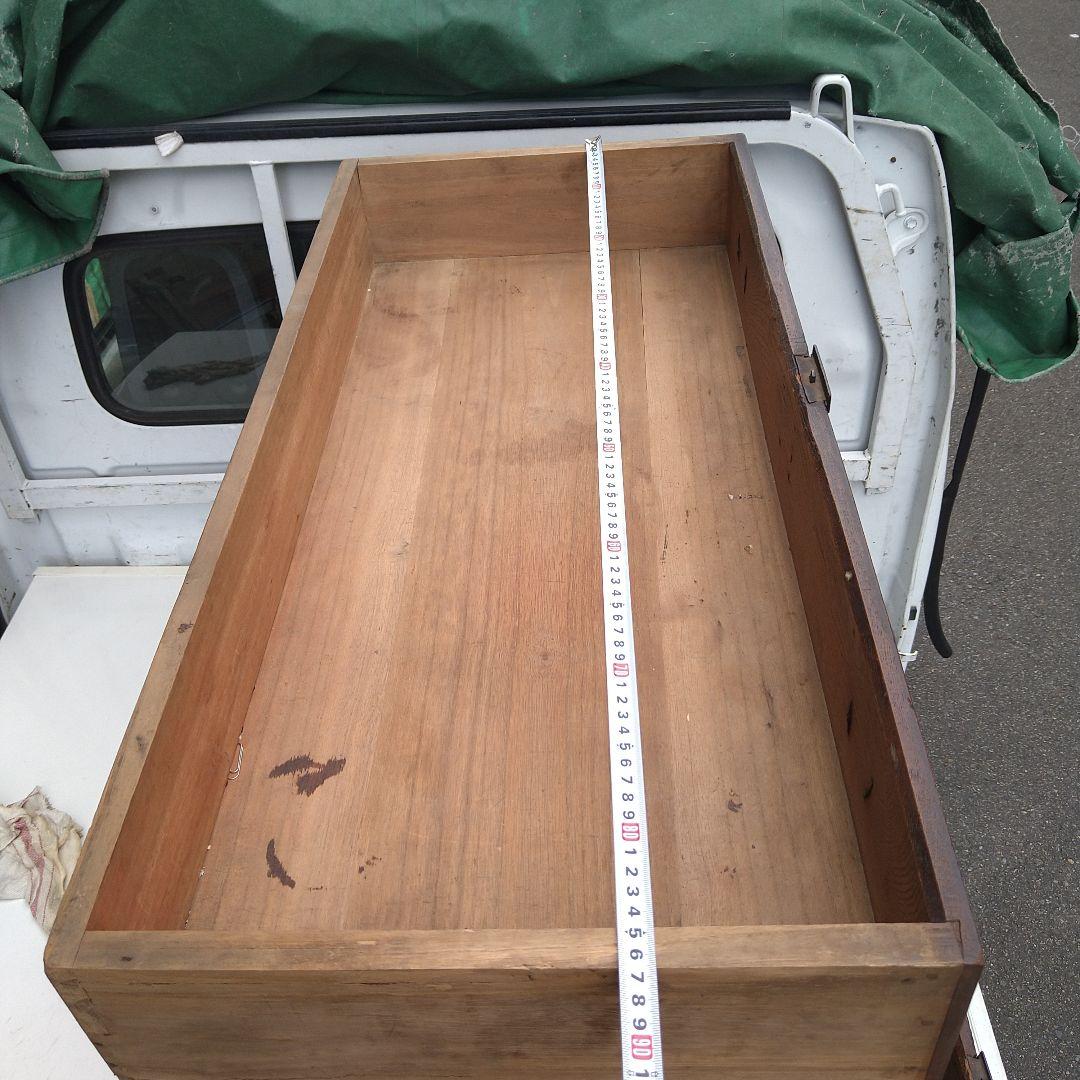 伝統的な日本の木製箪笥