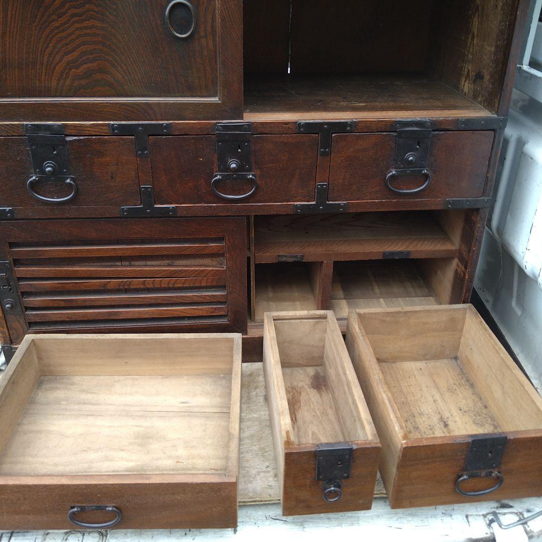 伝統的な日本の木製箪笥