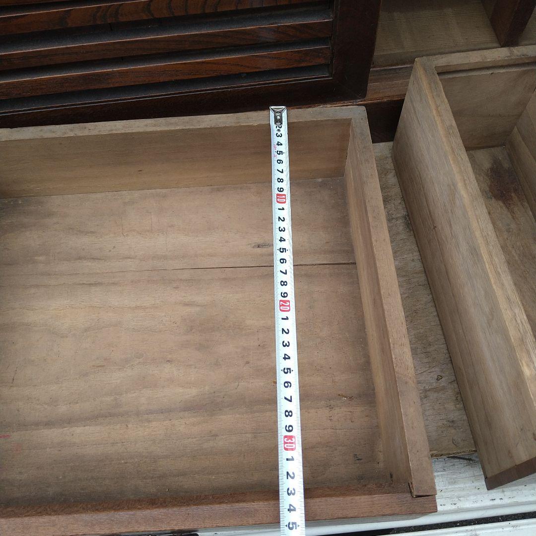 伝統的な日本の木製箪笥