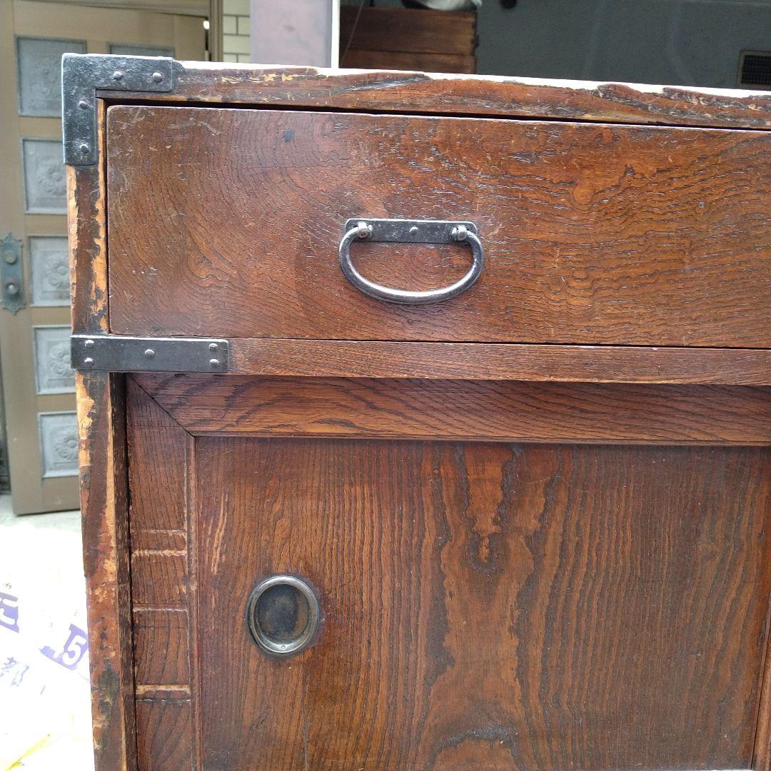 伝統的な日本の木製箪笥