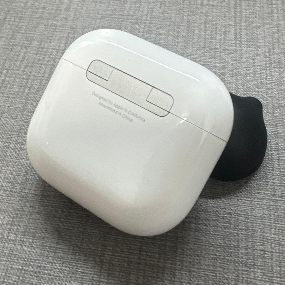 Apple AirPods 4 美品ノイズキャンセリング搭載 第四世代