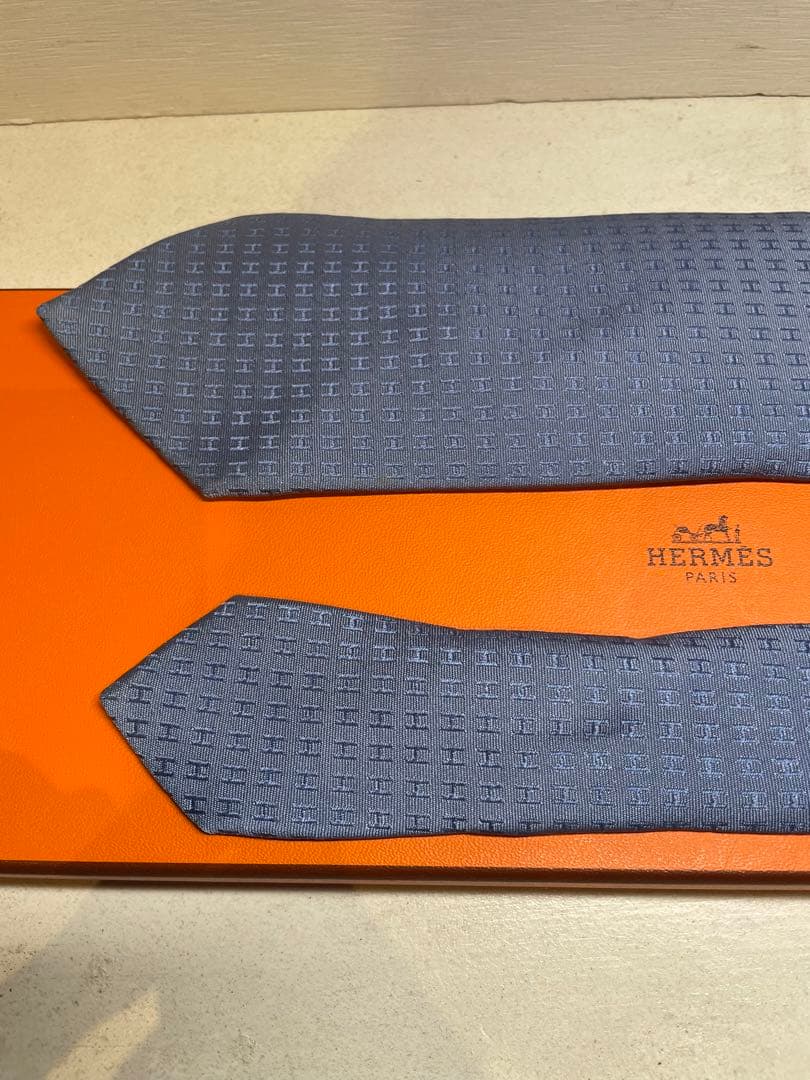【極美品】HERMES ブルー系　テクスチャー H総柄ネクタイ　成人式向け