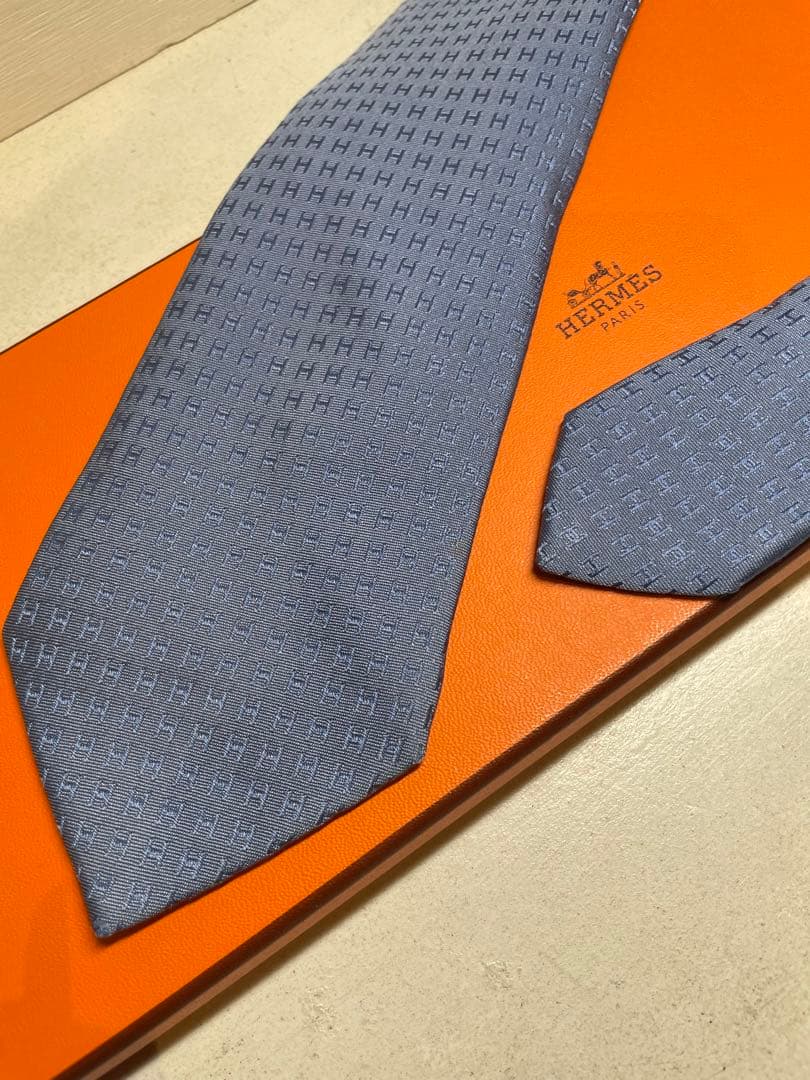 【極美品】HERMES ブルー系　テクスチャー H総柄ネクタイ　成人式向け