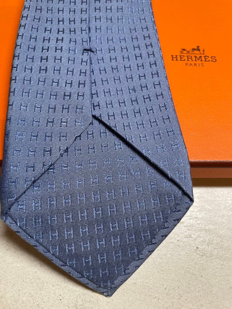 【極美品】HERMES ブルー系　テクスチャー H総柄ネクタイ　成人式向け