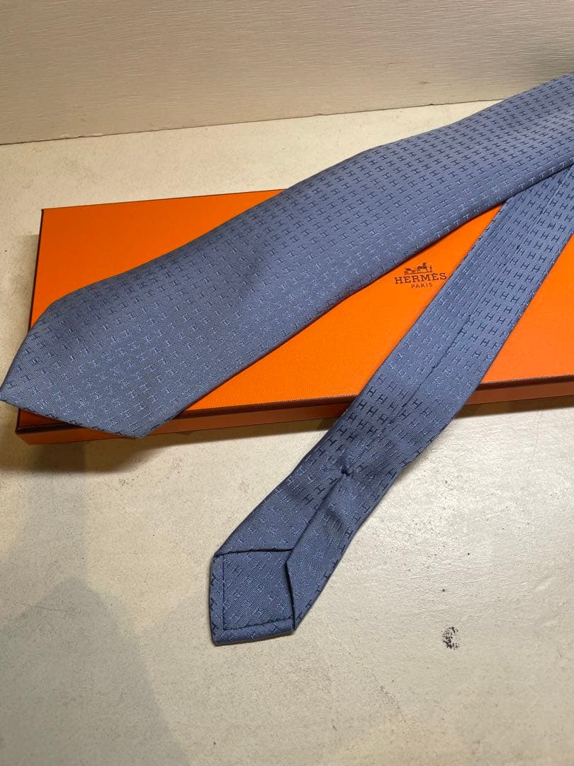 【極美品】HERMES ブルー系　テクスチャー H総柄ネクタイ　成人式向け