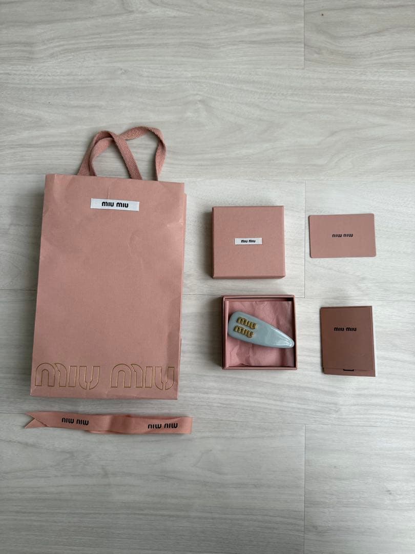 miumiu 正規品　ヘアピン