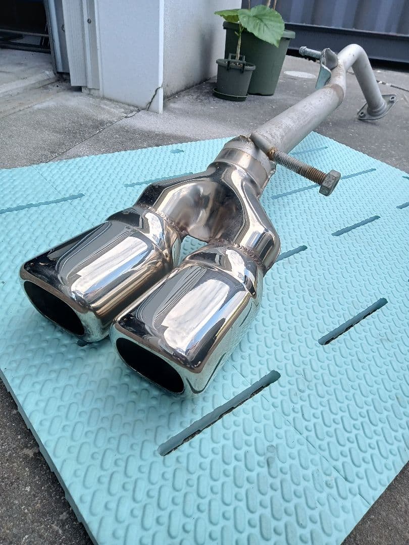 30プリウス スクエアデュアルマフラー