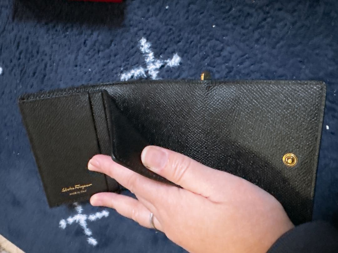 Ferragamoブラック三つ折り財布