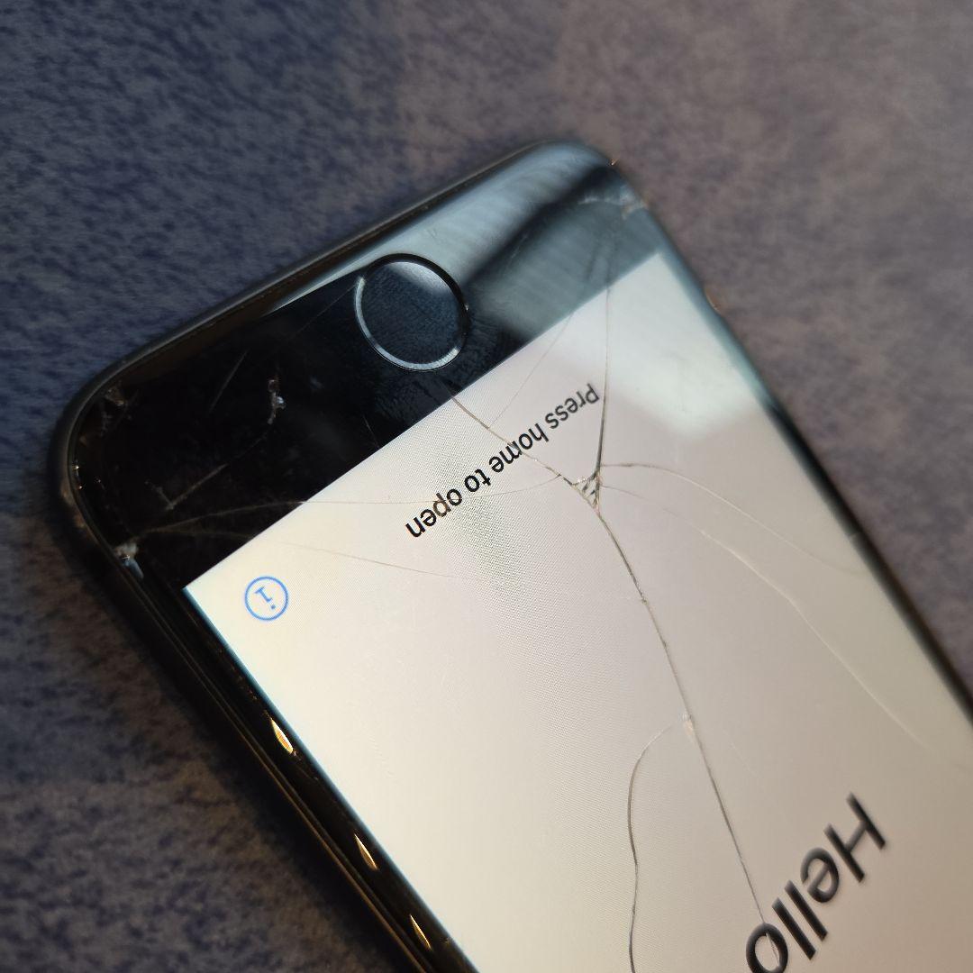 iPhone8 本体 ひび割れあり