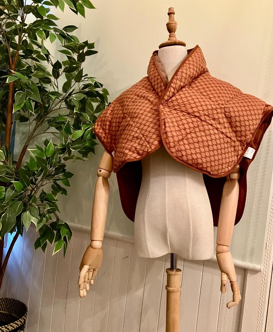 【中古美品】限定レア商品セリーヌダウンベストマカダム柄リバーシブル西川産業袢纏