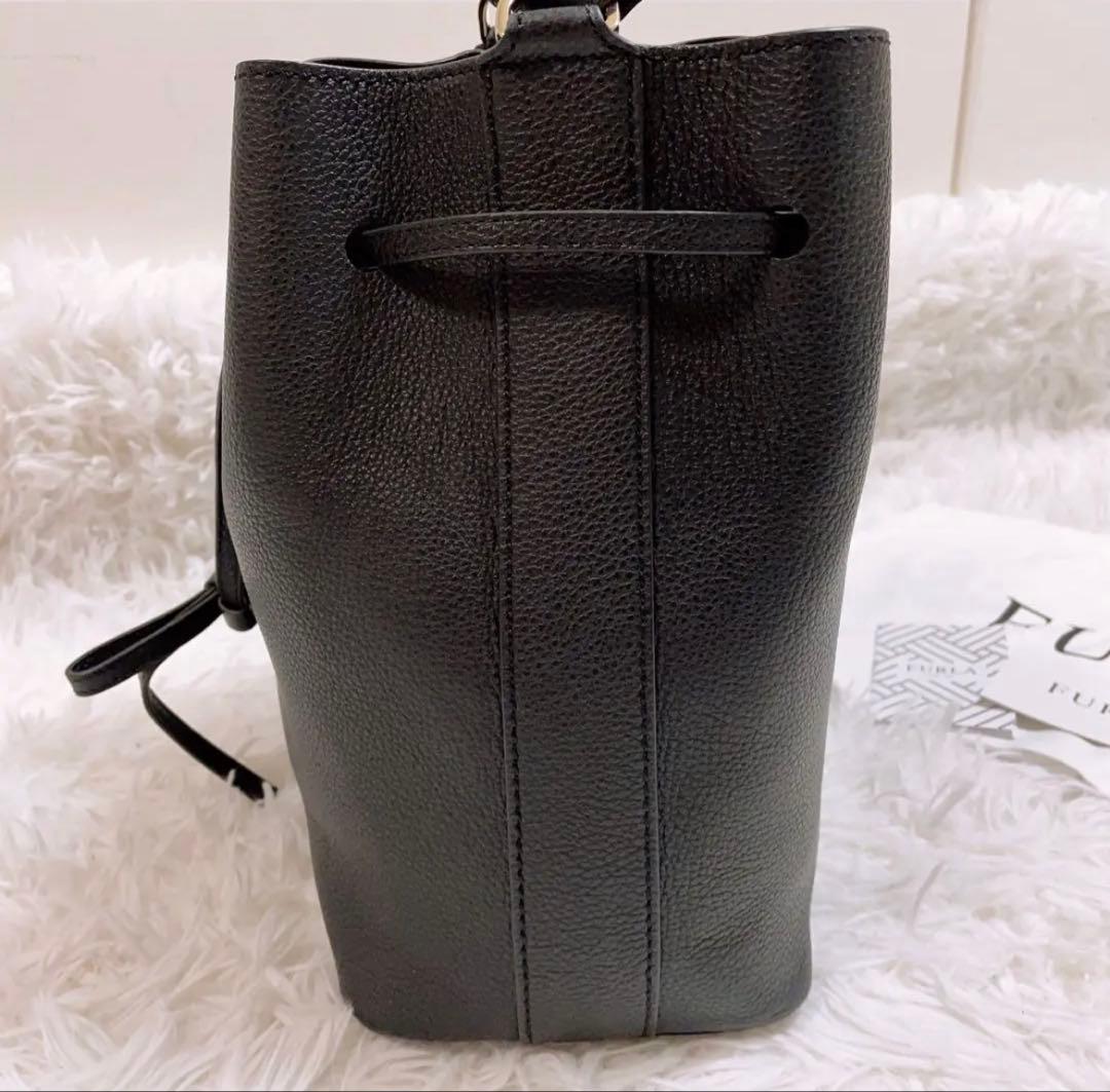 FURLA ブラック バケットバッグ　バケツ型ショルダーバッグ