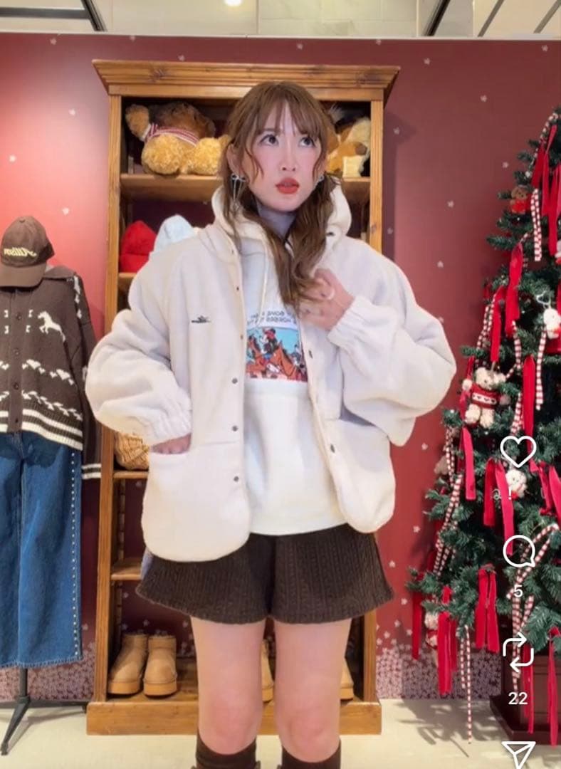 紗栄子お揃いアリソンブラウンディズニーコラボトレーナー