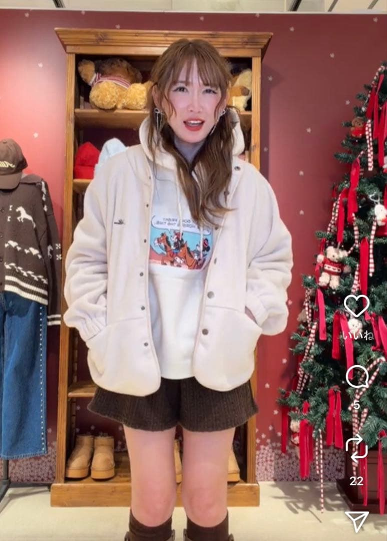 紗栄子お揃いアリソンブラウンディズニーコラボトレーナー