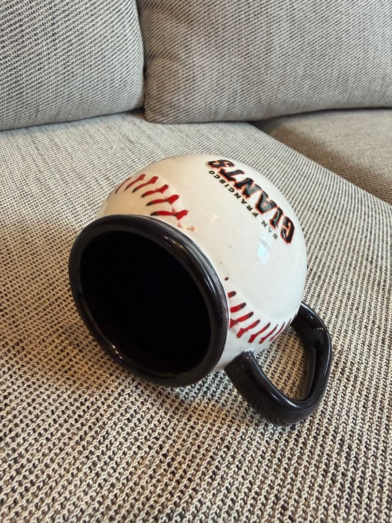 【現地購入】ドジャース、ジャイアンツ 野球ボール型マグカップセット