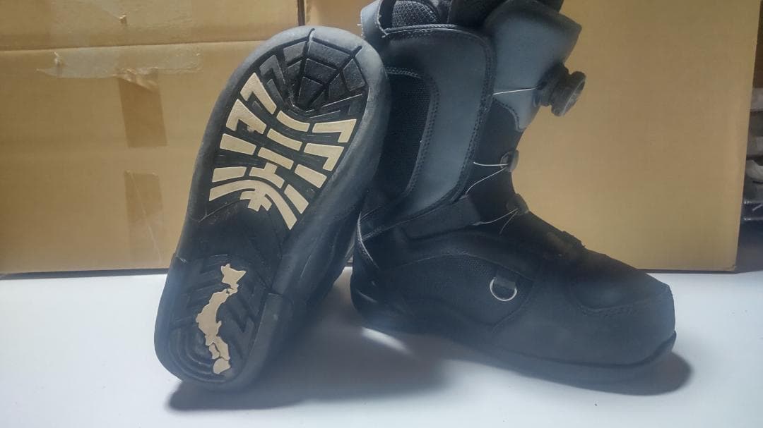 中古美品）lastartsスノーボードブーツ 23.5 ダイヤル型紐結びいらず