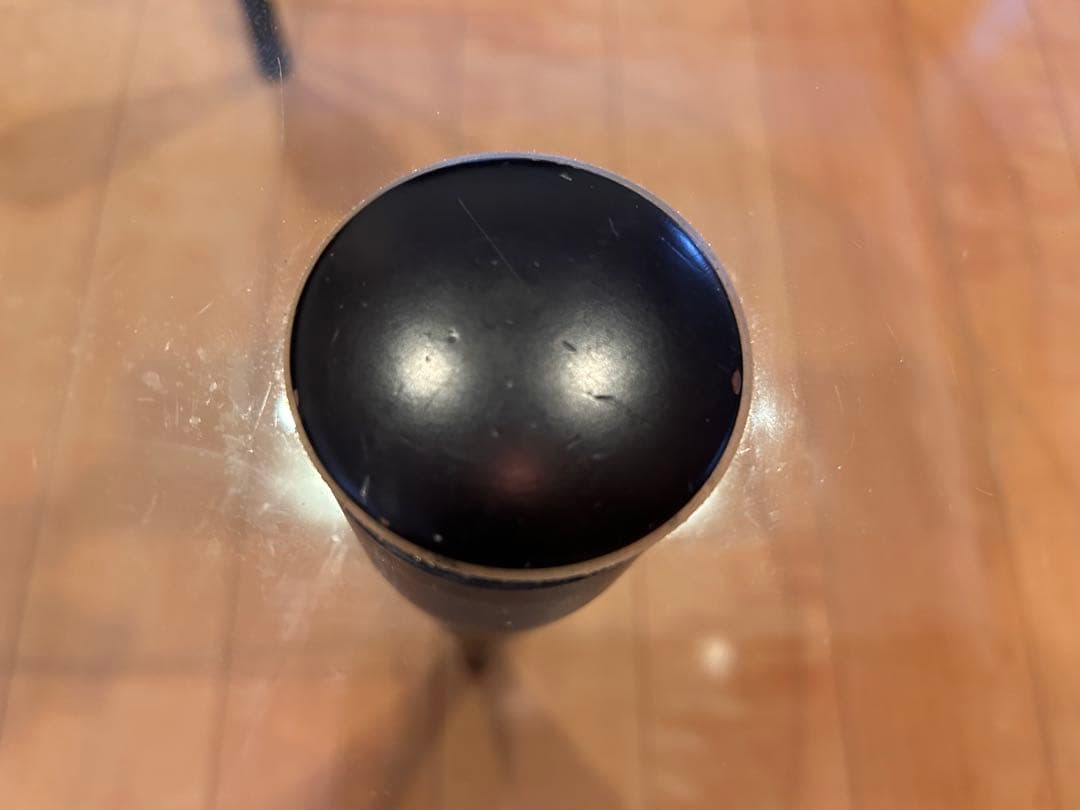 アシンメトリックガラステーブル