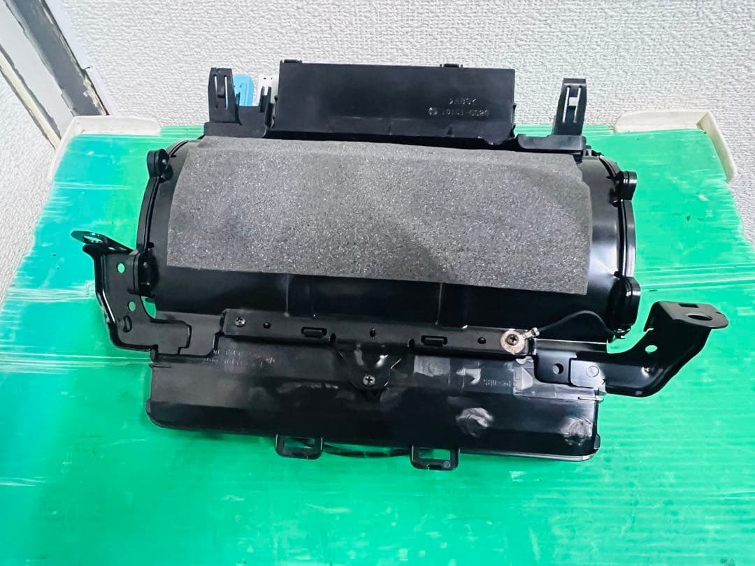 トヨタ　SAIカーナビ本体 エアコンパネル付き　動作確認済み