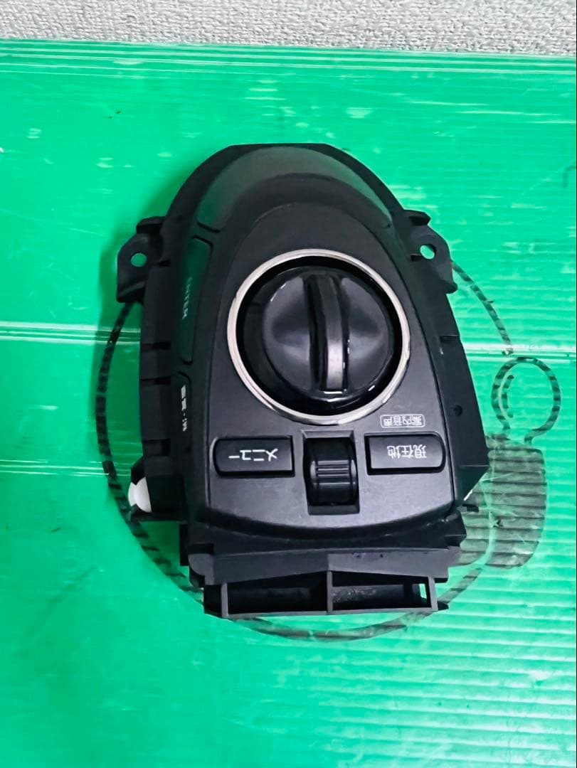 トヨタ　SAIカーナビ本体 エアコンパネル付き　動作確認済み