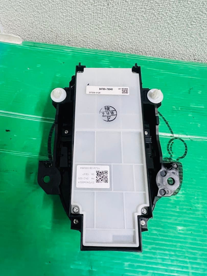 トヨタ　SAIカーナビ本体 エアコンパネル付き　動作確認済み