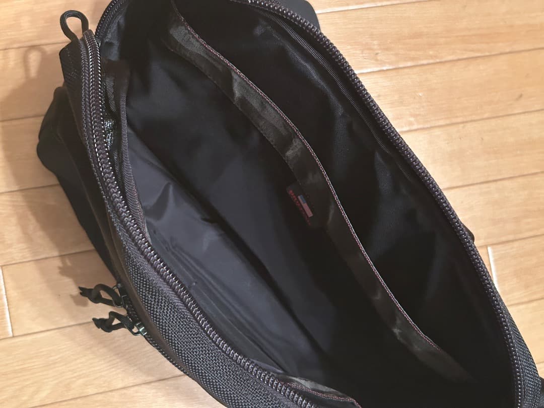 ブリーフィング DELTA SLASHER M ショルダーバッグ