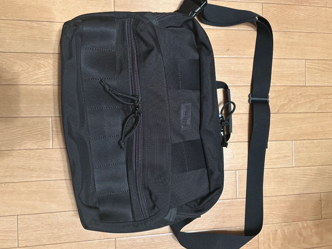 ブリーフィング DELTA SLASHER M ショルダーバッグ