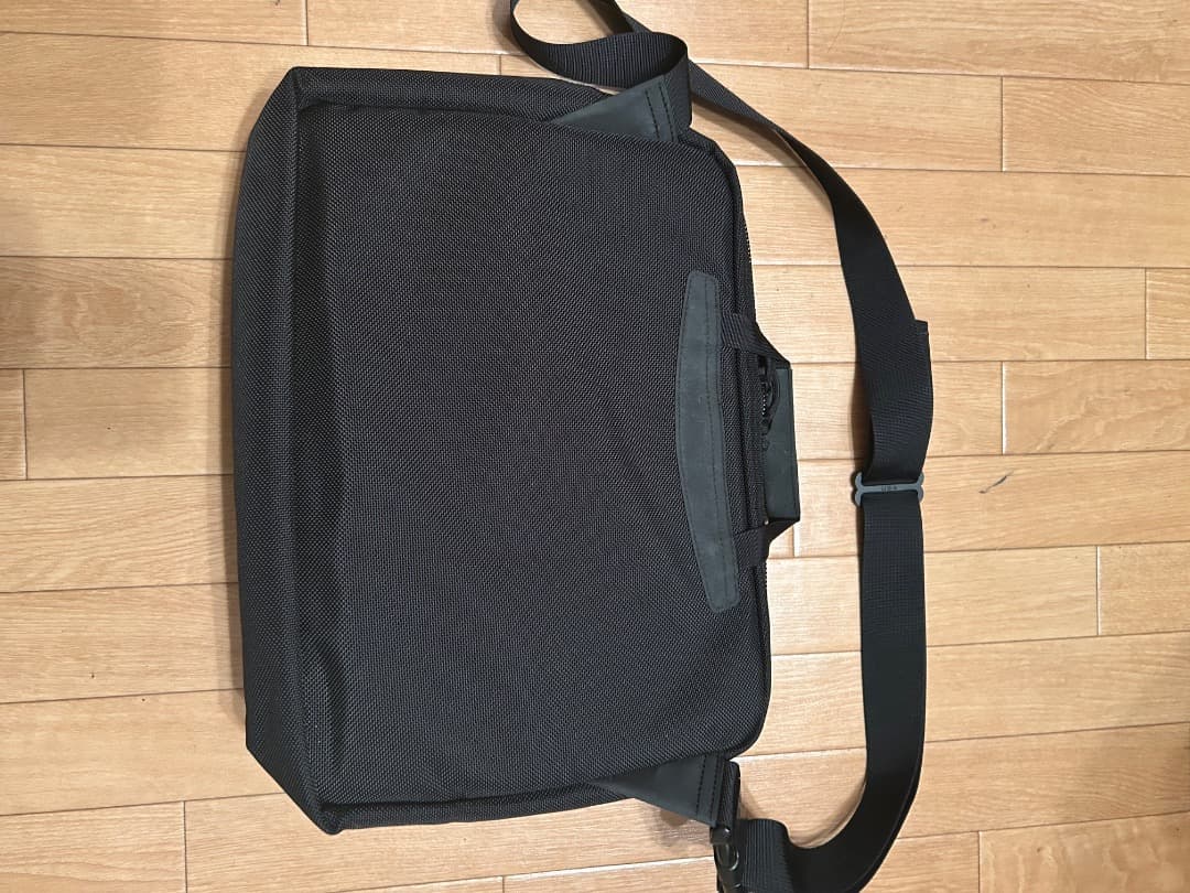 ブリーフィング DELTA SLASHER M ショルダーバッグ