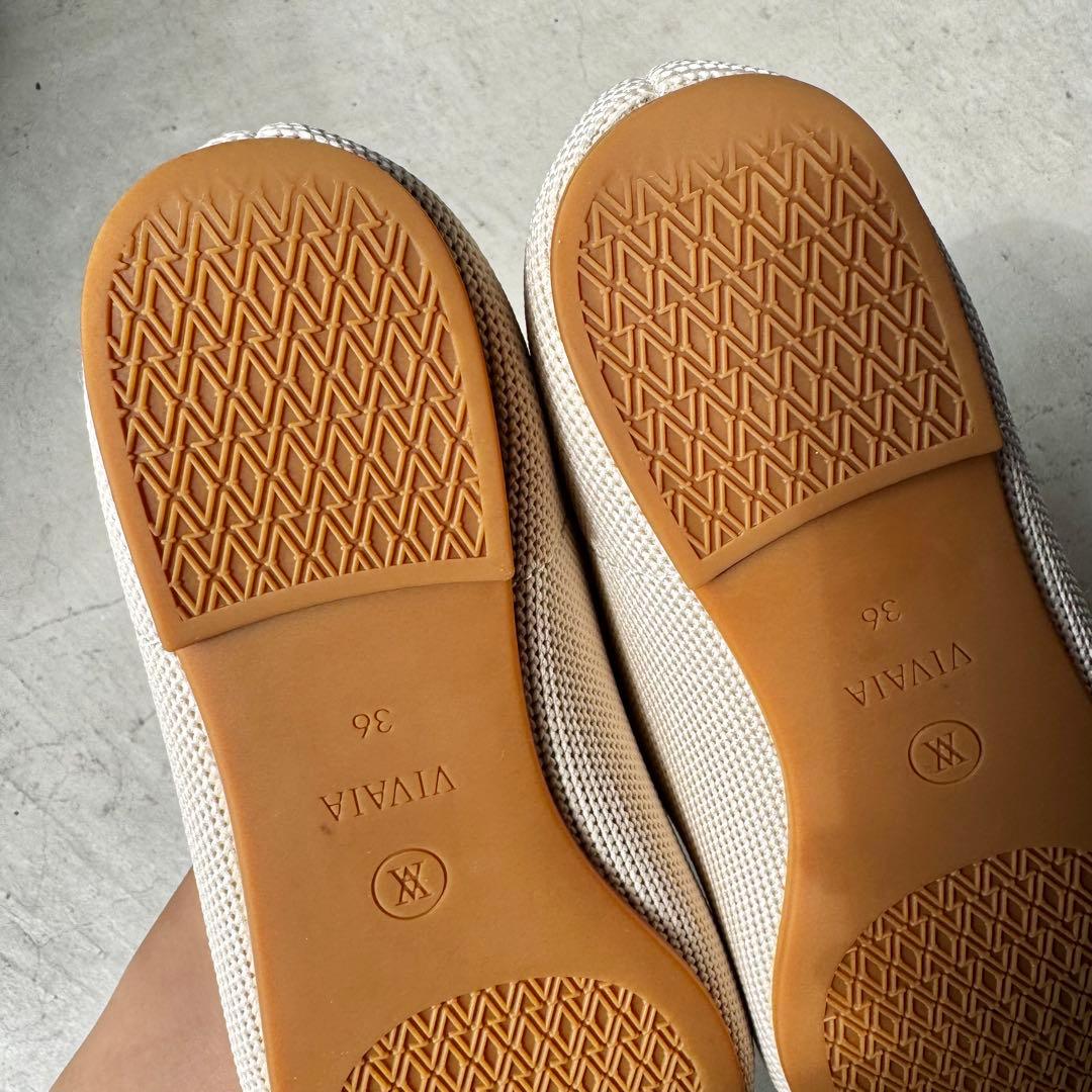 【美品】VIVAIA 蜂 刺繍 フラットシューズ　36（22.5〜23cm）
