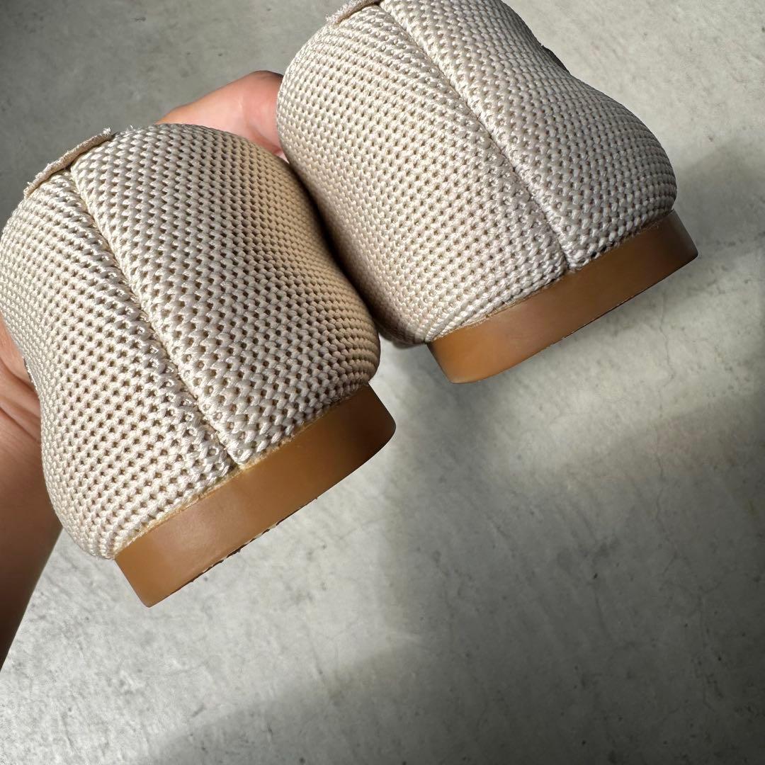 【美品】VIVAIA 蜂 刺繍 フラットシューズ　36（22.5〜23cm）