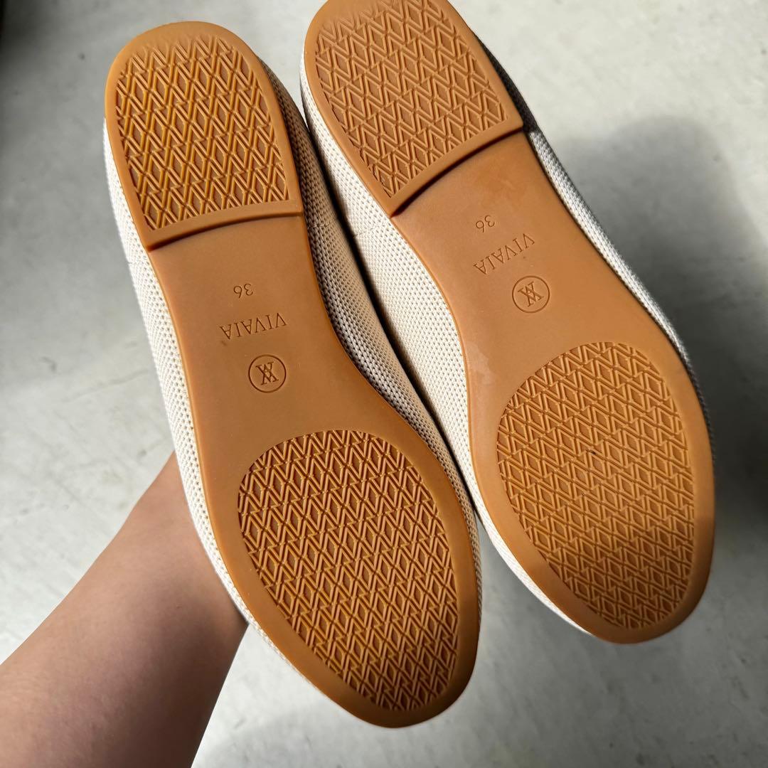 【美品】VIVAIA 蜂 刺繍 フラットシューズ　36（22.5〜23cm）
