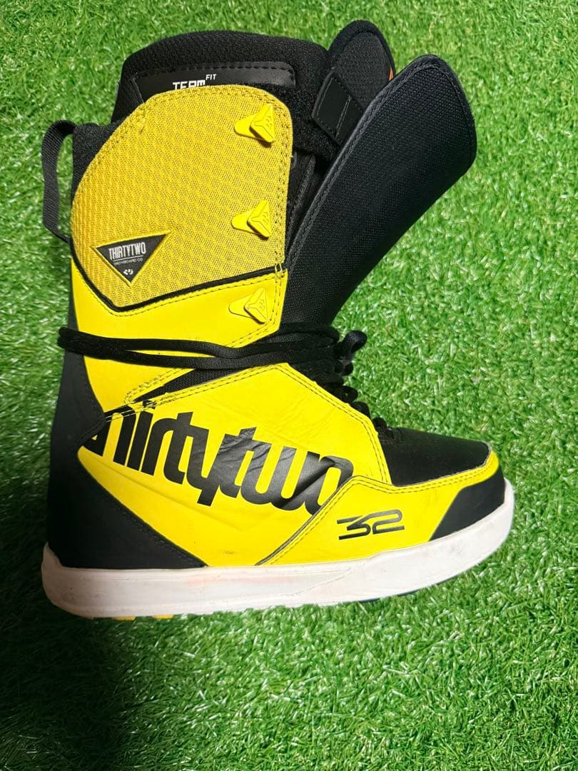 超美品　thirtytwo スノーボードブーツ イエロー/ブラック
