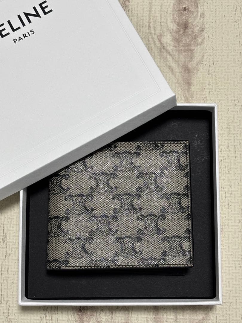 セリーヌ　財布　二つ折り　トリオンフ