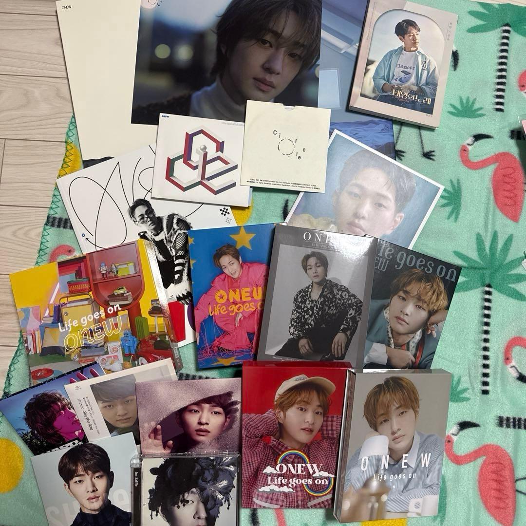 ち*い様 ONEW アルバム 、トレカ、グッズ コレクション